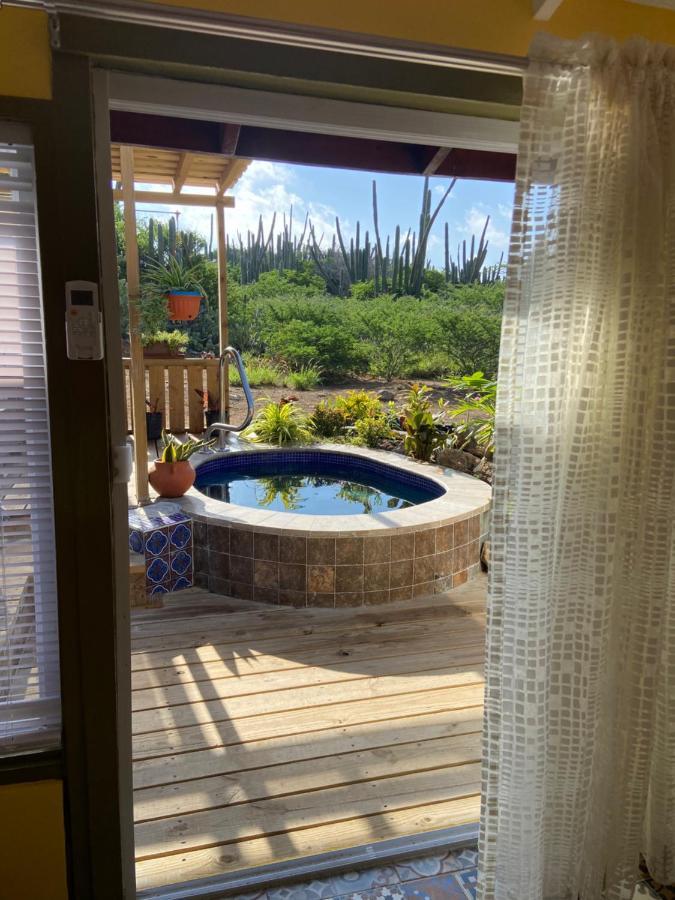Cozy Studio With Private Spa Oranjestad Exterior photo